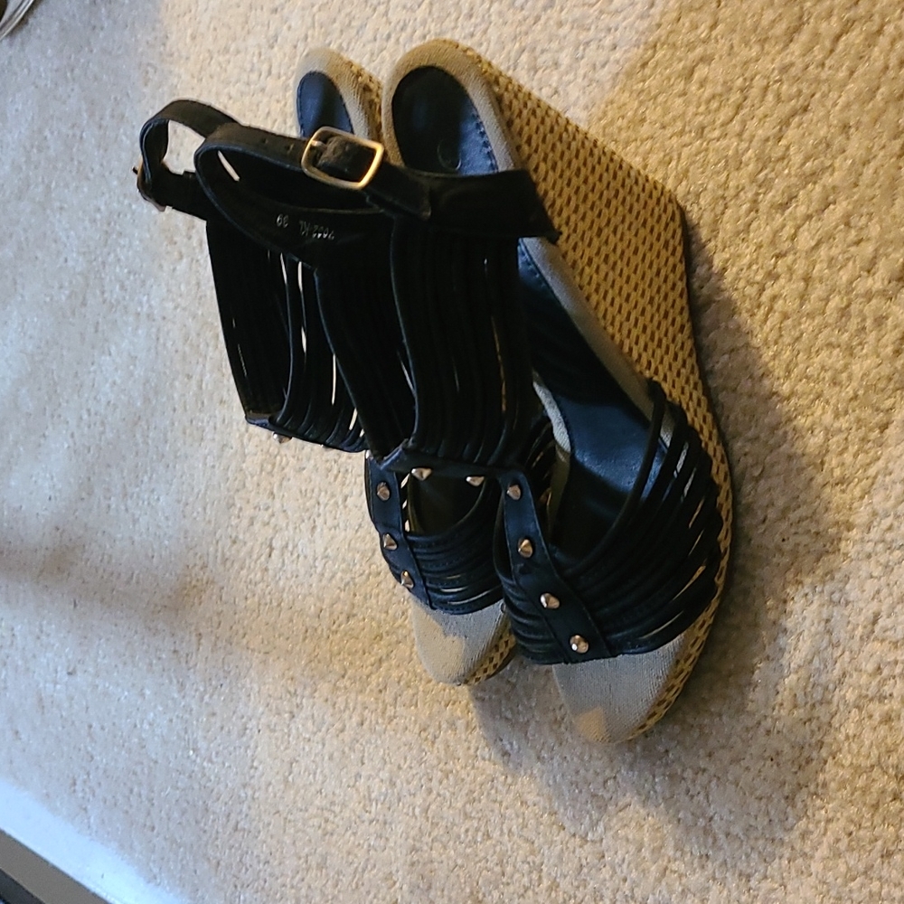 Accessories - Picture 2 of 3